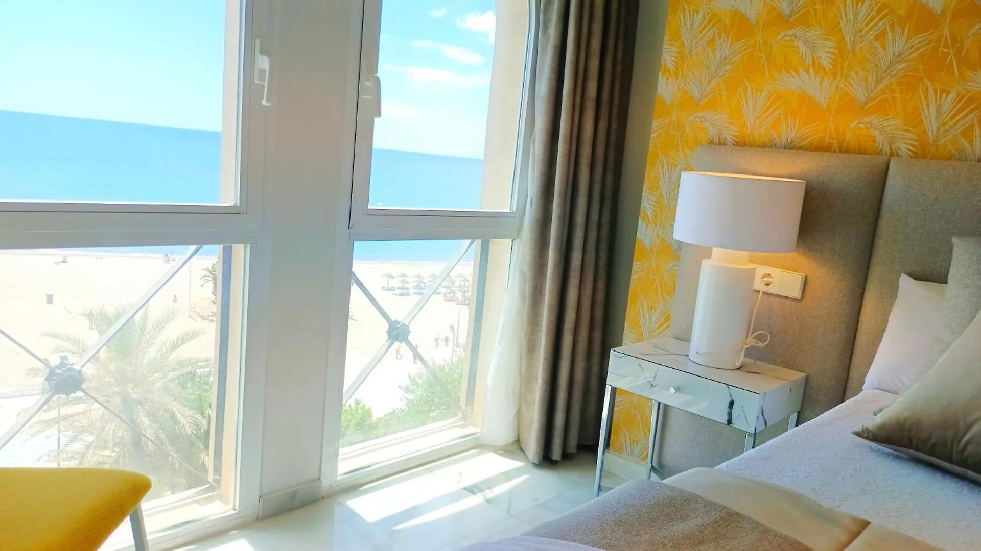 Spectacular Frontbeach Apartment Old Town La Rada Beach Estepona España